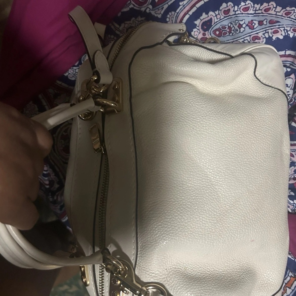 Elegant White Leather Handbag